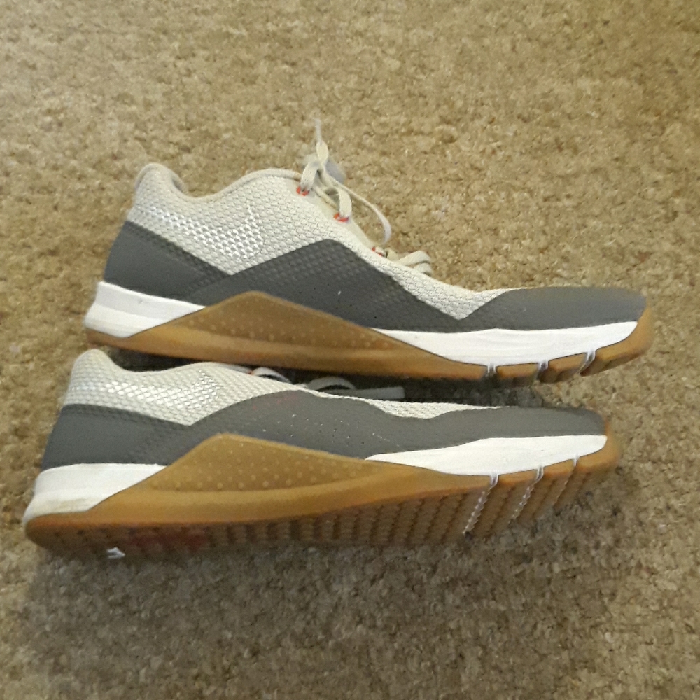 Nike - Picture 6 of 7